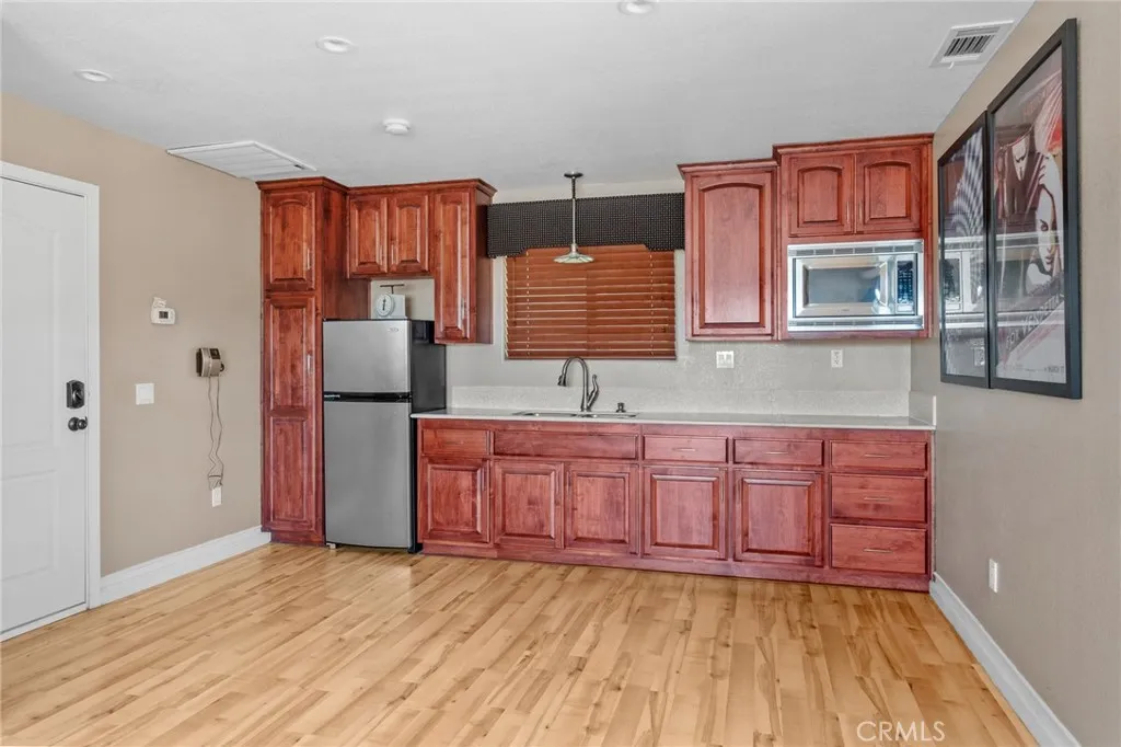 16878 Shirwaun Road, Apple Valley, California 92307 home-pic-49