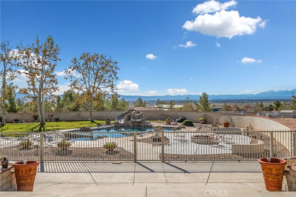 16878 Shirwaun Road, Apple Valley, California 92307 home-pic-34