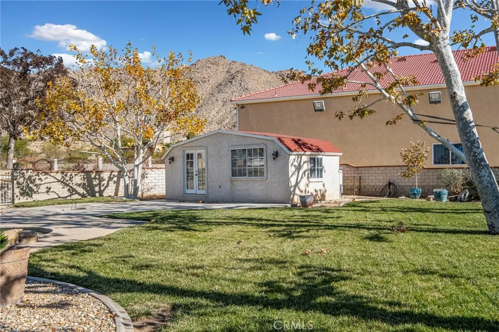 16878 Shirwaun Road, Apple Valley, California 92307 home-pic-38
