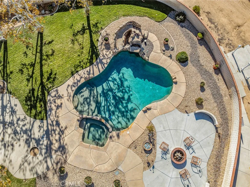 16878 Shirwaun Road, Apple Valley, California 92307 home-pic-37