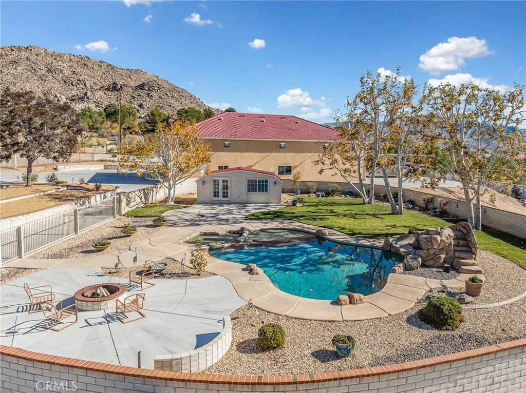 16878 Shirwaun Road, Apple Valley, California 92307 home-pic-3