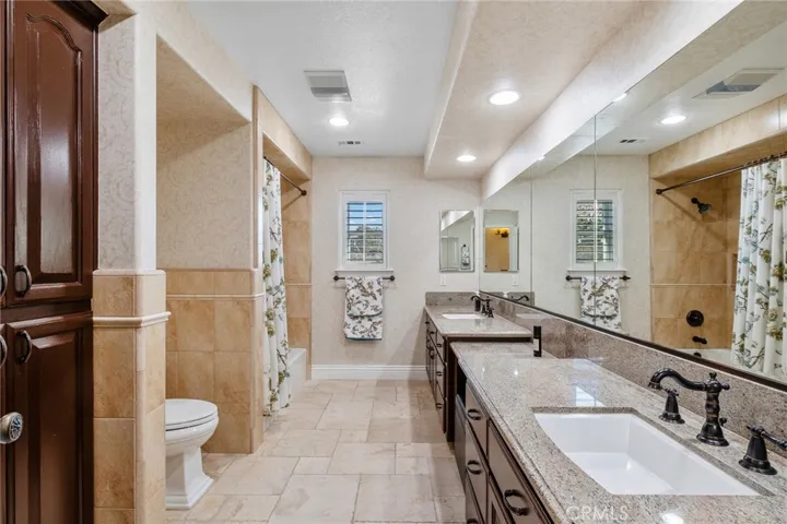 East side full guest bath provides easy access from garage and bonus room.