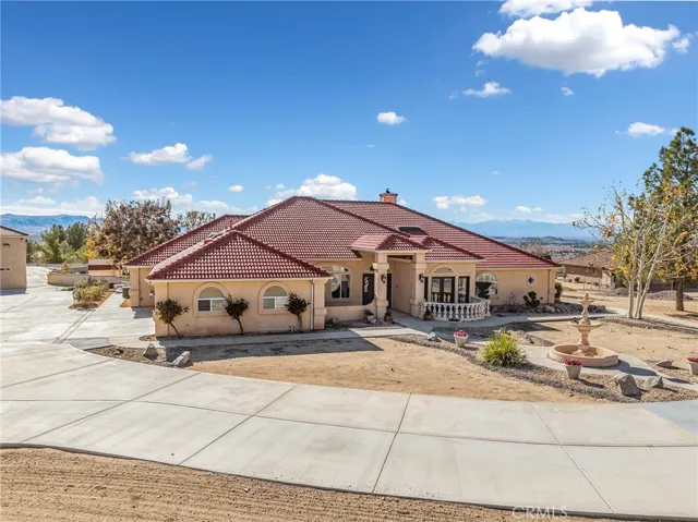 16878 Shirwaun Road, Apple Valley, California 92307