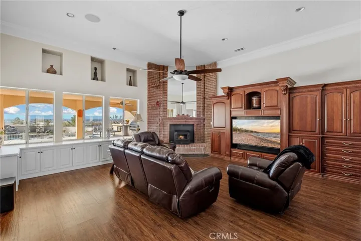 16878 Shirwaun Road, Apple Valley, California 92307