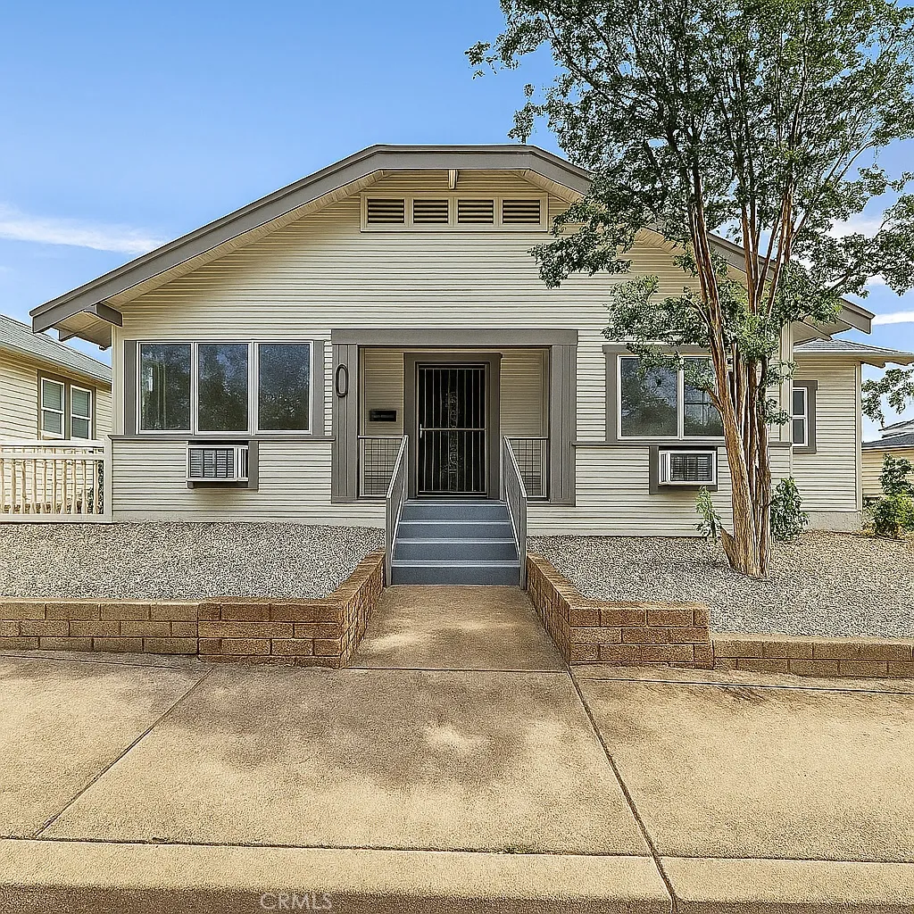 401 W Graham
