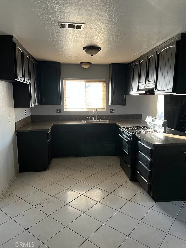 15404 Lindero Street, Victorville, California 92395 home-pic-2