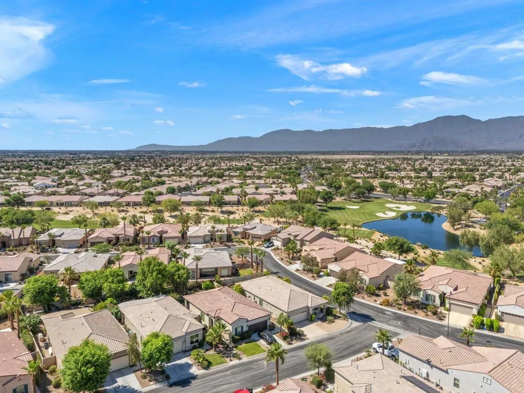 39228 Calle Negrete, Indio, California 92203 home-pic-27