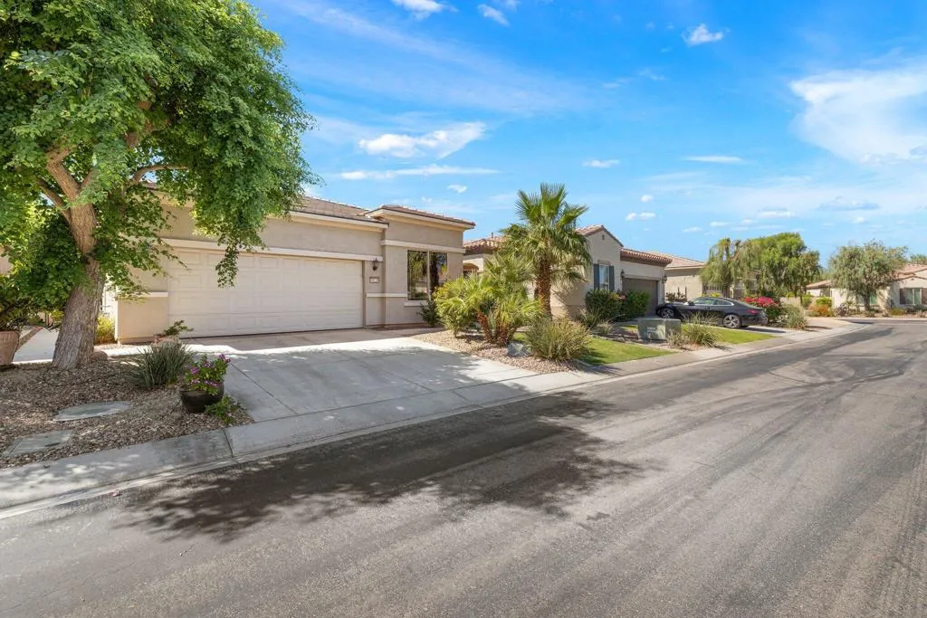 39228 Calle Negrete, Indio, California 92203 home-pic-10