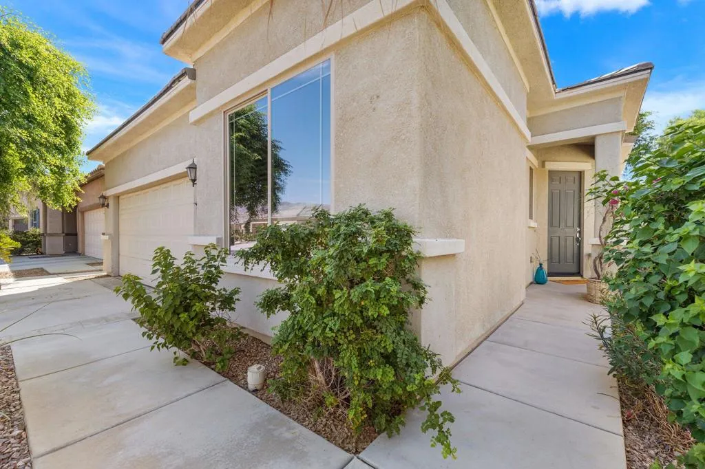 39228 Calle Negrete, Indio, California 92203 home-pic-11