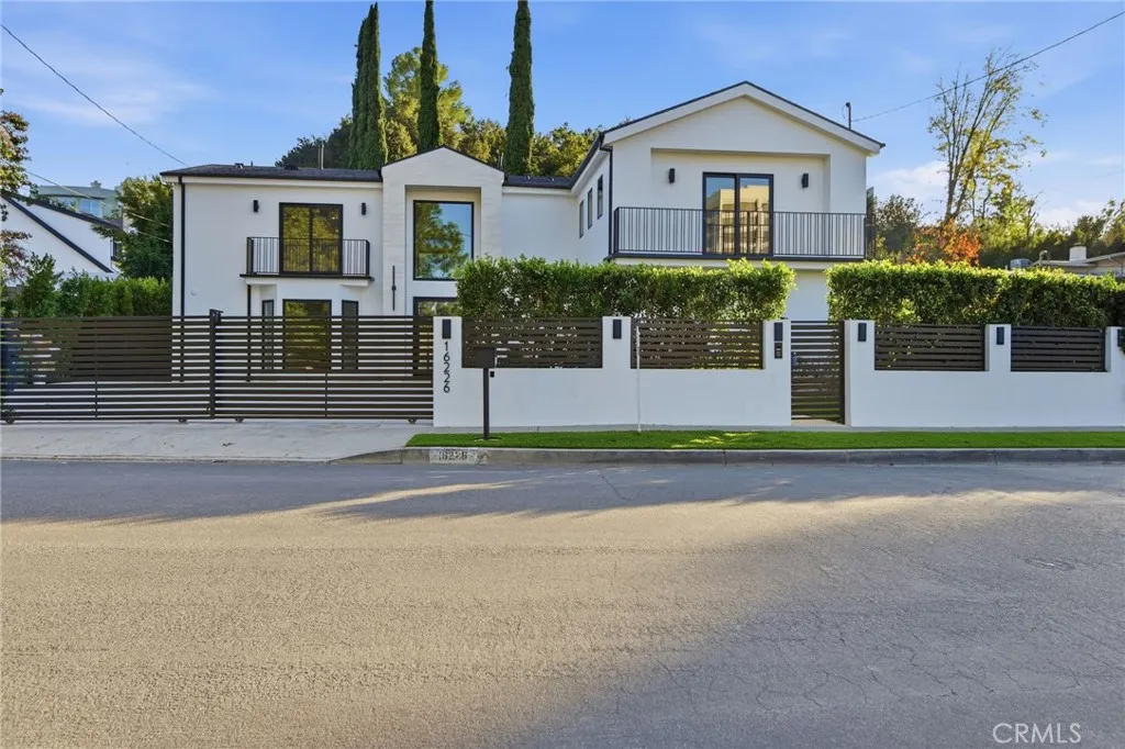 16226 Dickens, Encino, California 91436 home-pic-0