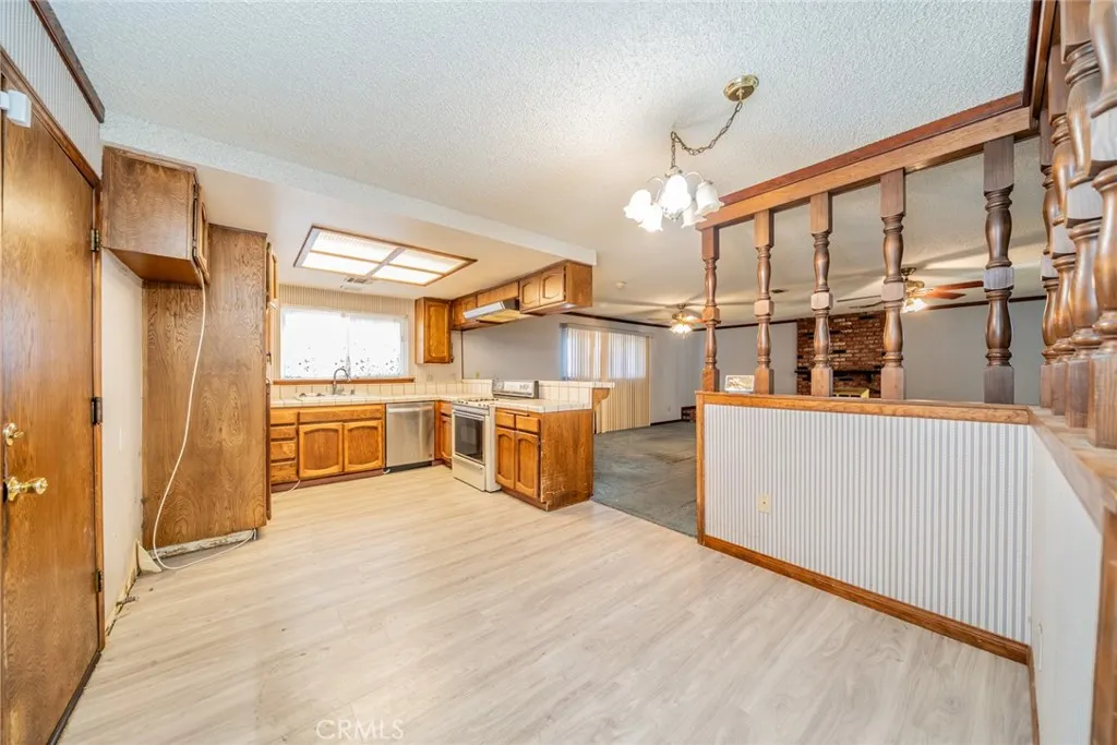 725 Northpark, San Bernardino, California 92407 home-pic-3
