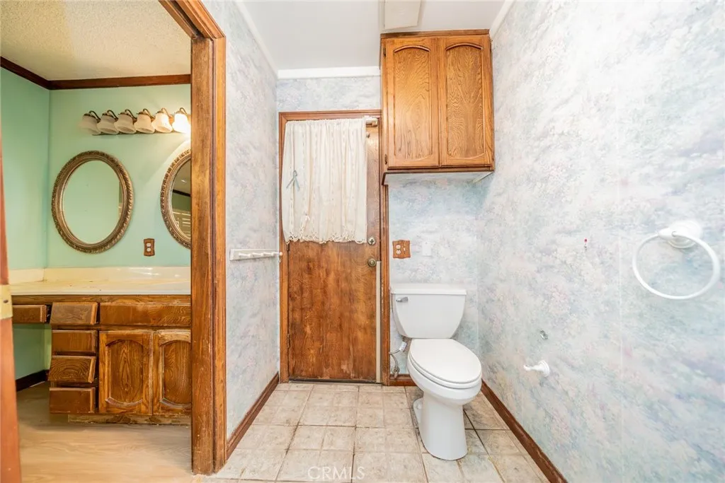 725 Northpark, San Bernardino, California 92407 home-pic-11