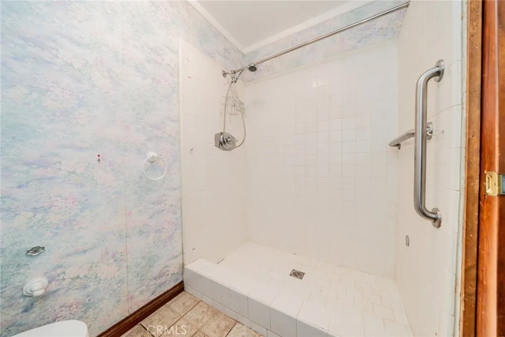 725 Northpark, San Bernardino, California 92407 home-pic-12