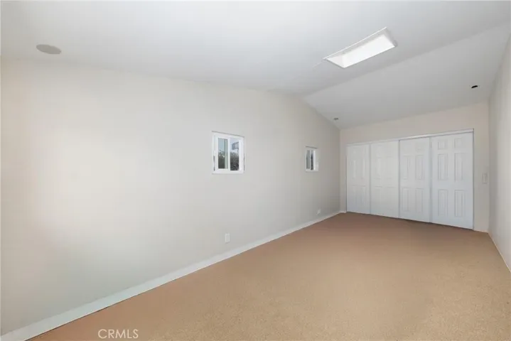 WORKSHOP - OFFICE ROOKM BEHING GARAGE