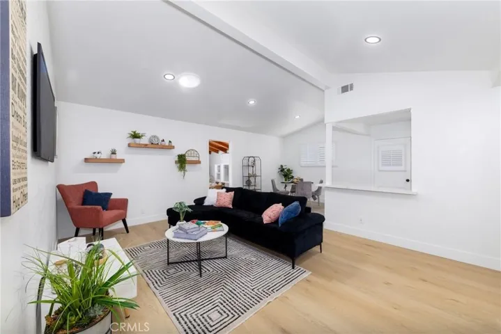 LIVING ROOM DIFF ANGLE