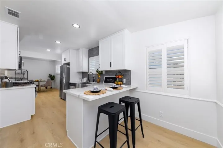 BREAKFAST ISALND BAR