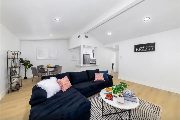 LIVING ROOM - KITCHEN VIEW