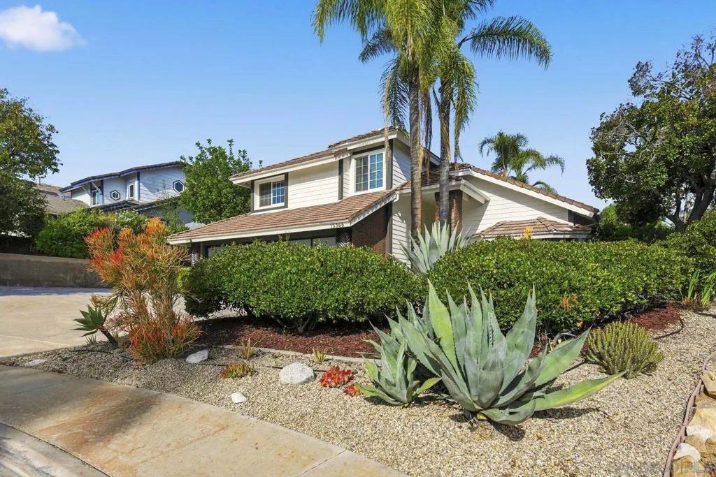 13366 Twin Circle Ct, Poway, California 92064 home-pic-1
