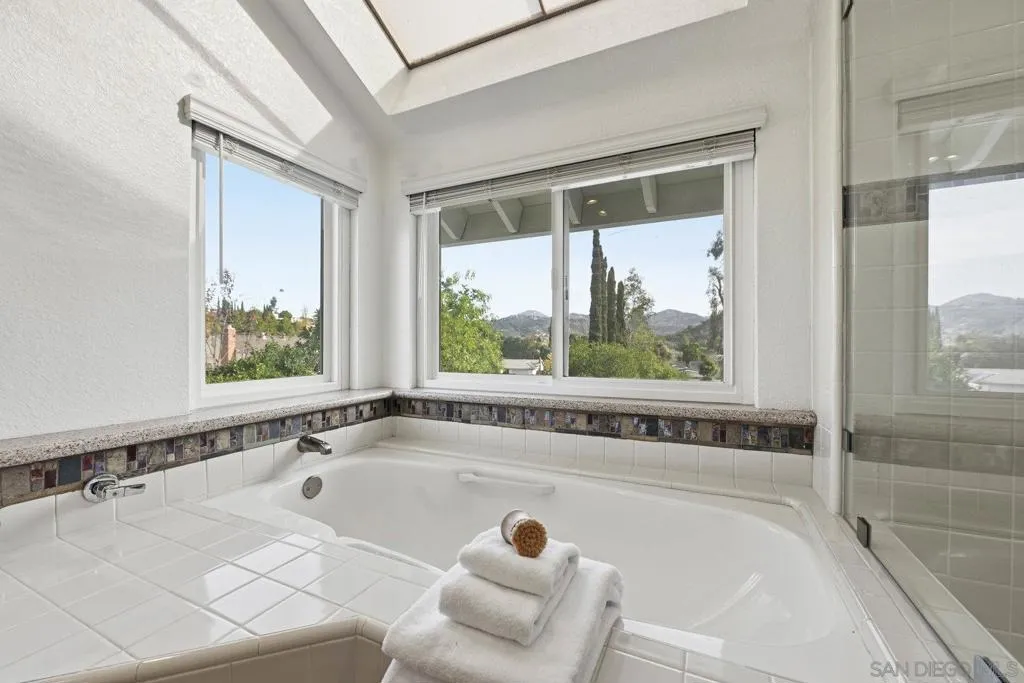 13366 Twin Circle Ct, Poway, California 92064 home-pic-24