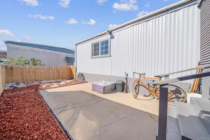 Yard/Patio Area