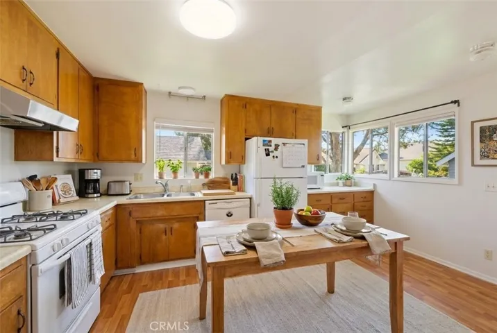 This home has been virtually staged for illustrative purposes only. The images may depict furniture, décor, or finishes that are not included in the sale. Virtual staging is intended to help visualize the potential of the space and may not reflect actual room dimensions or current conditions.
