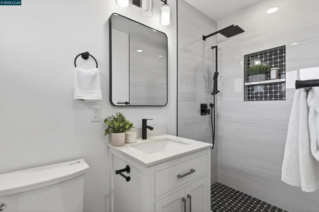 1264 Belfair Dr, Pinole, California 94564 home-pic-30