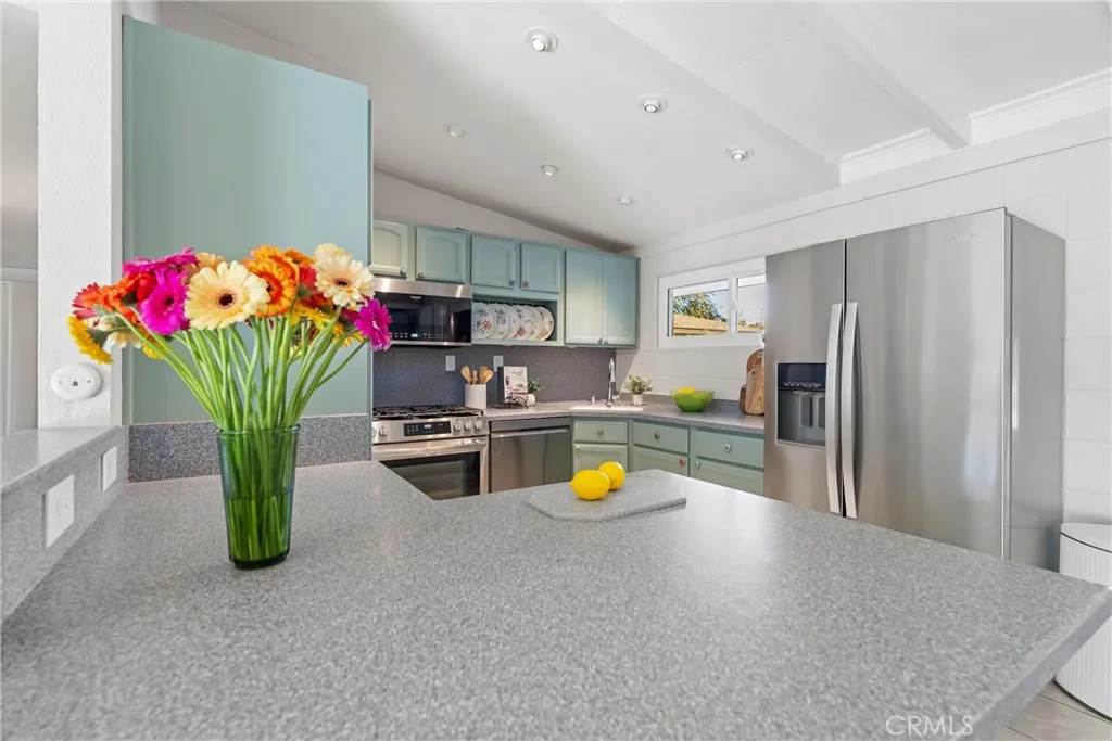 5121 W Avenue M4, Lancaster, California 93536 home-pic-7
