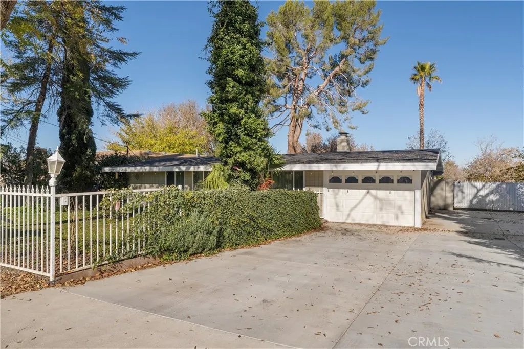 5121 W Avenue M4, Lancaster, California 93536 home-pic-1