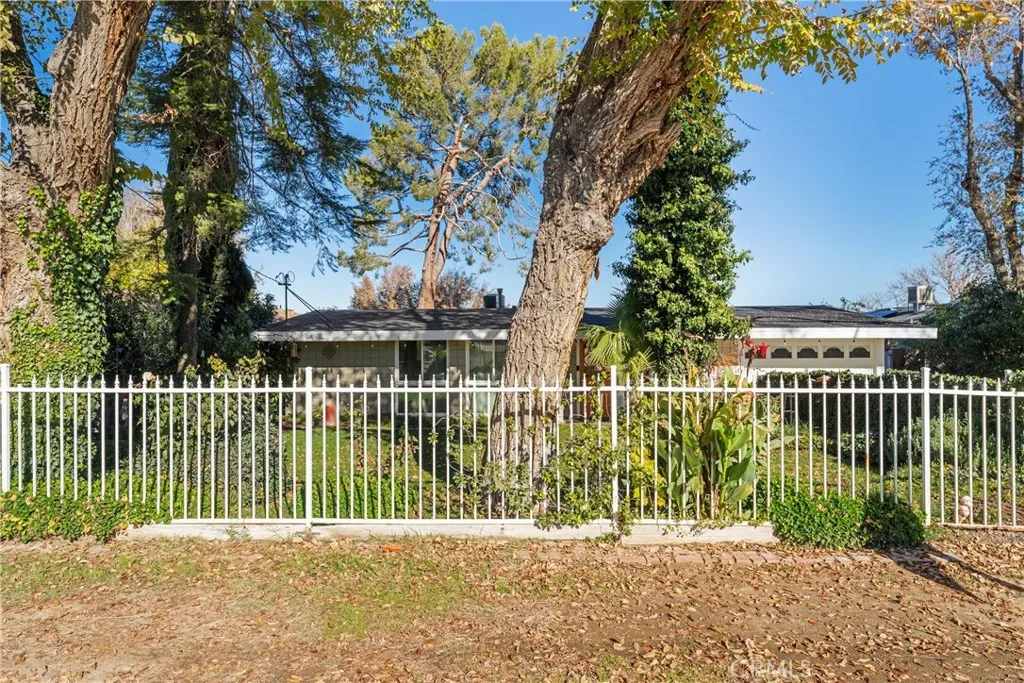 5121 W Avenue M4, Lancaster, California 93536 home-pic-2