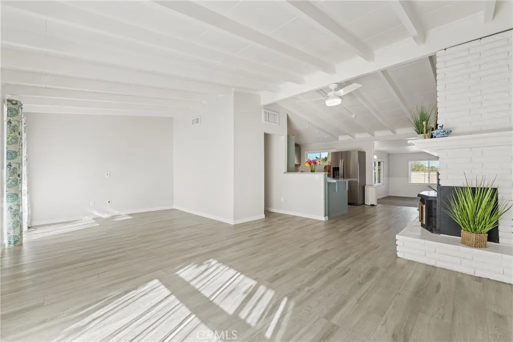 5121 W Avenue M4, Lancaster, California 93536 home-pic-4