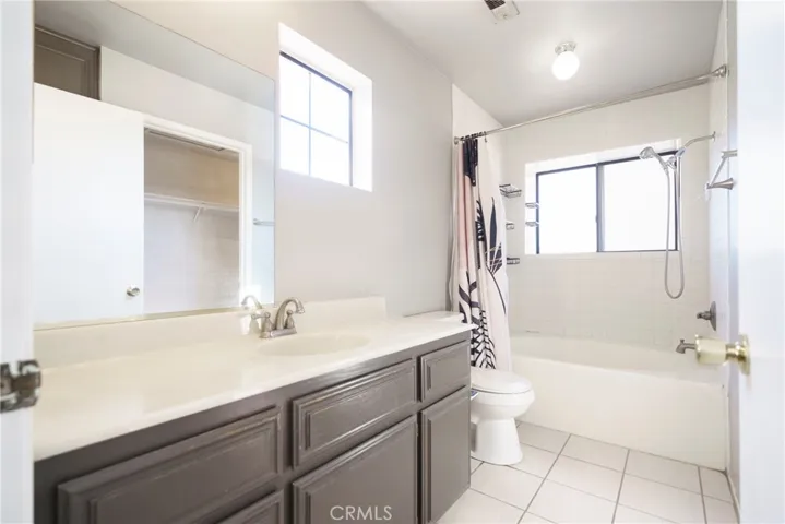 1221 W Avenue H4, Lancaster, California 93534