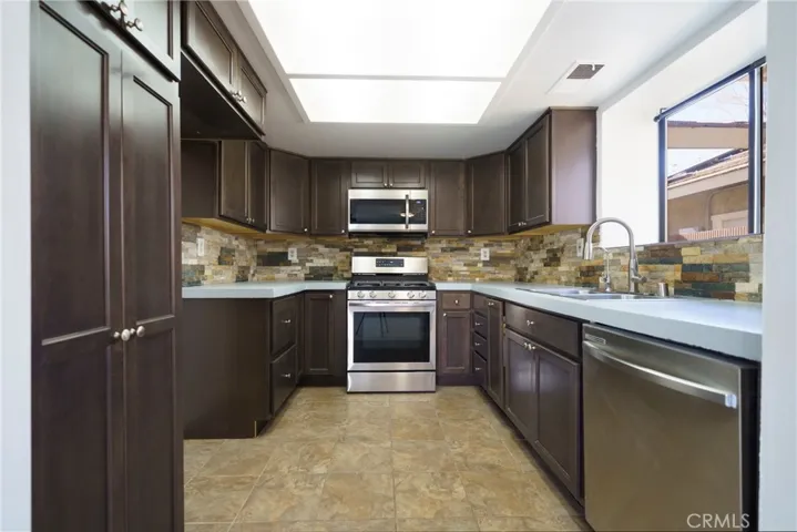 1221 W Avenue H4, Lancaster, California 93534