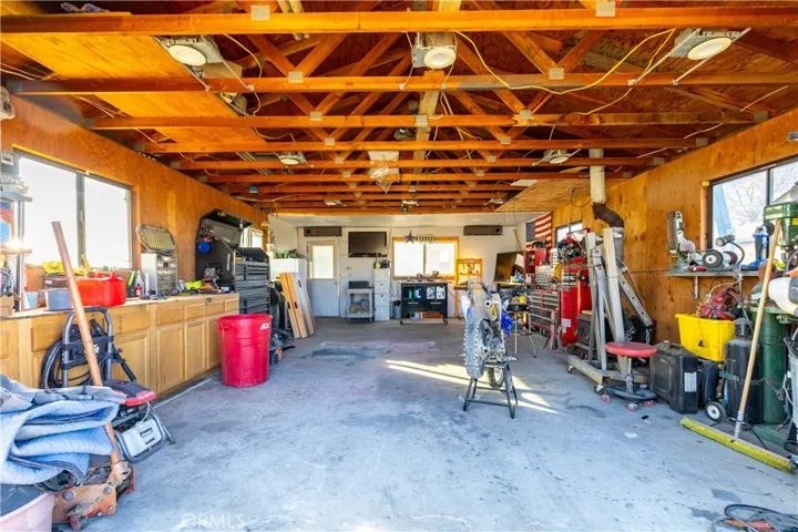 Garage/Workshop