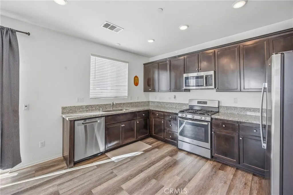 925 Bluebell Way, Beaumont, California 92223 home-pic-10