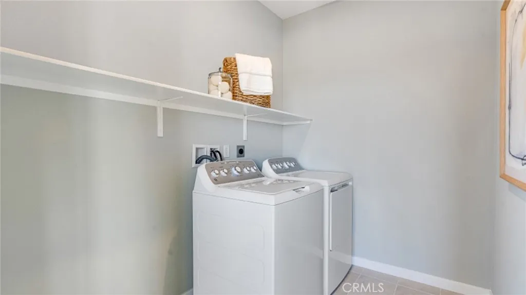 2775 E Amberley Privado, Ontario, California 91762 home-pic-12