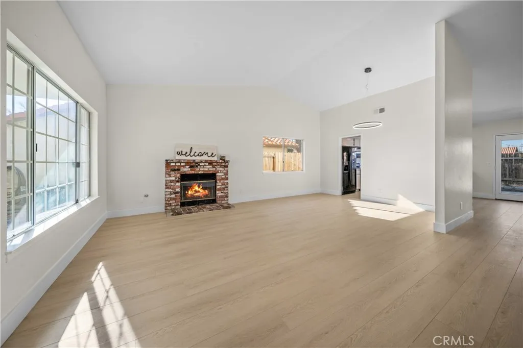 43909 Estrella, Lancaster, California 93535 home-pic-2