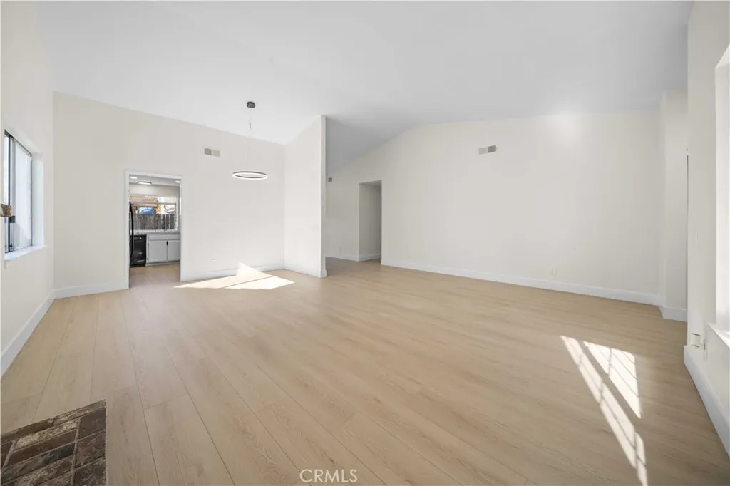 43909 Estrella, Lancaster, California 93535 home-pic-4