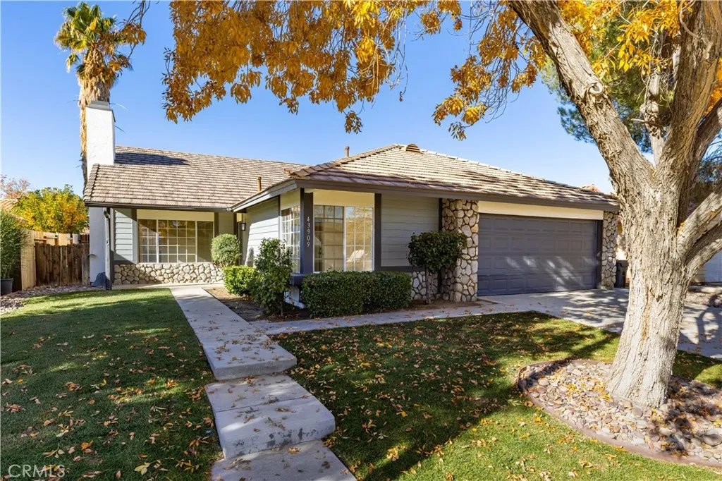 43909 Estrella, Lancaster, California 93535 home-pic-1