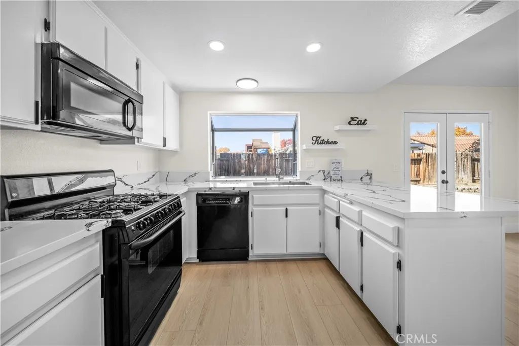 43909 Estrella, Lancaster, California 93535 home-pic-6