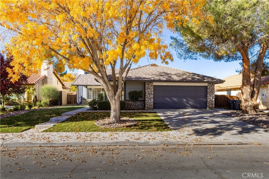 43909 Estrella, Lancaster, California 93535 home-pic-0