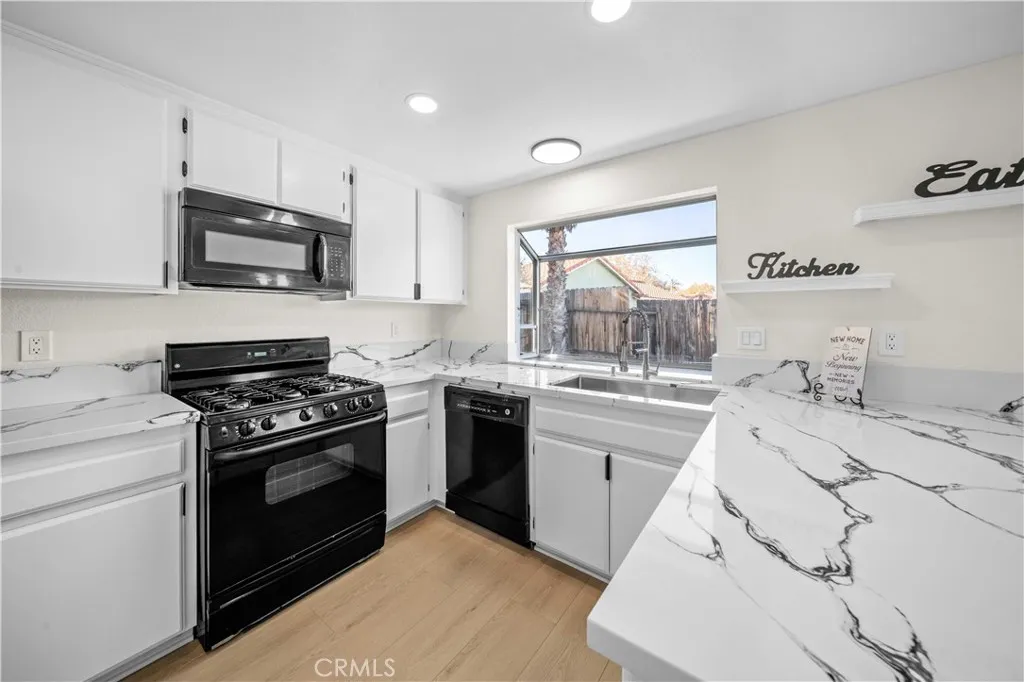 43909 Estrella, Lancaster, California 93535 home-pic-7