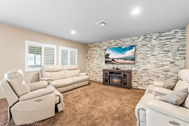 Spacious living room