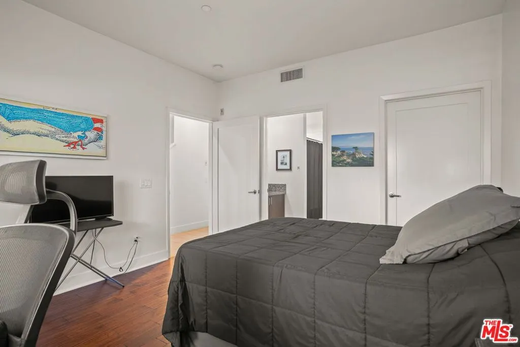 25 Delancy, Irvine, California 92612 home-pic-31