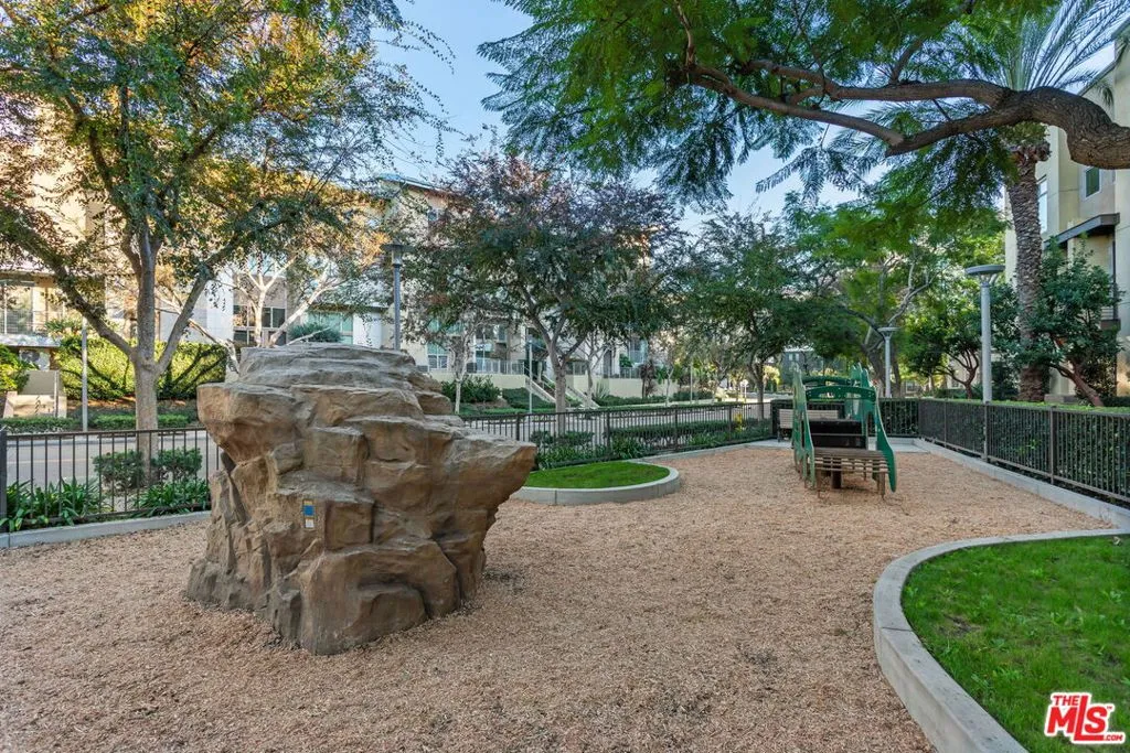 25 Delancy, Irvine, California 92612 home-pic-36