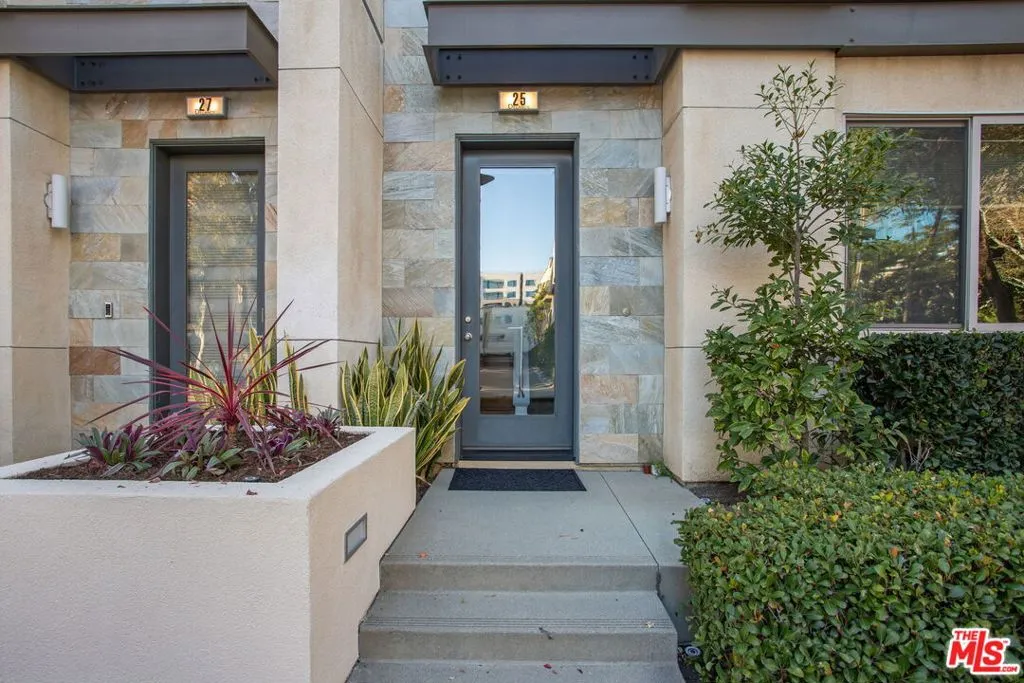 25 Delancy, Irvine, California 92612 home-pic-3