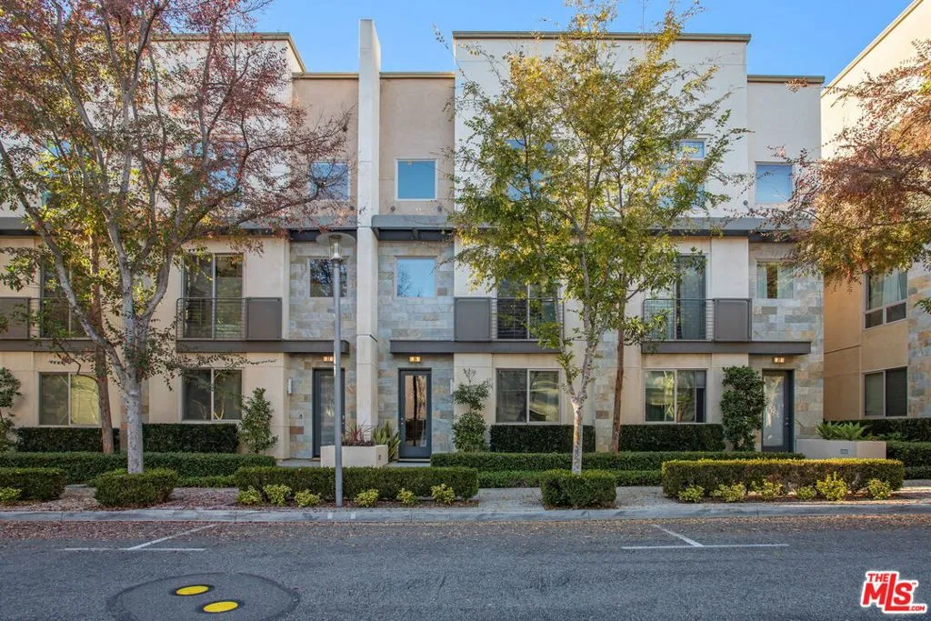 25 Delancy, Irvine, California 92612 home-pic-0