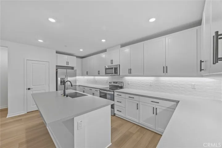 6137 Valentina Way 201, Eastvale, California 92880