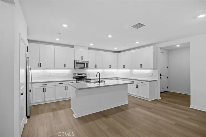 6137 Valentina Way 201, Eastvale, California 92880