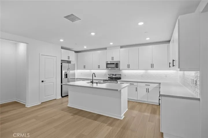 6137 Valentina Way 201, Eastvale, California 92880