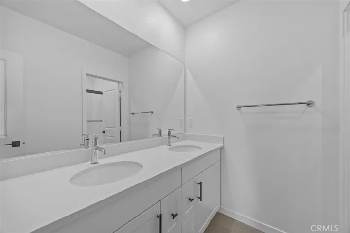 6137 Valentina Way 201, Eastvale, California 92880